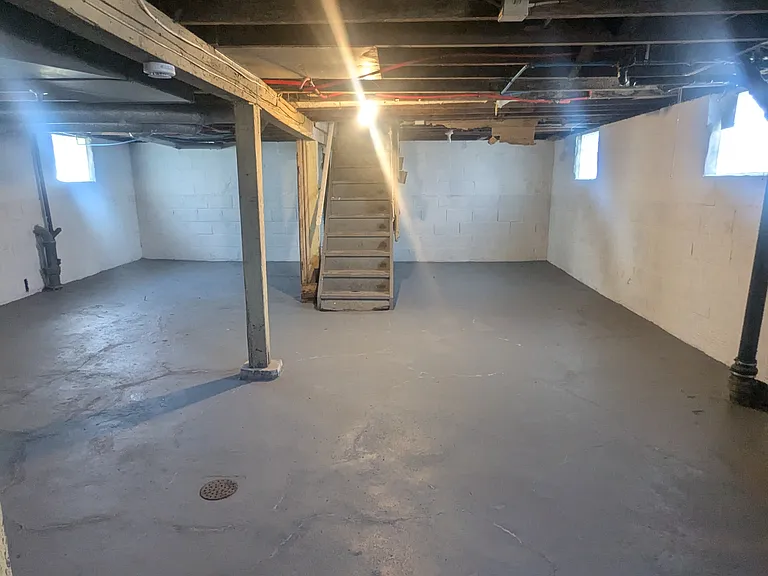 994 Peerless Ave — Photo 10