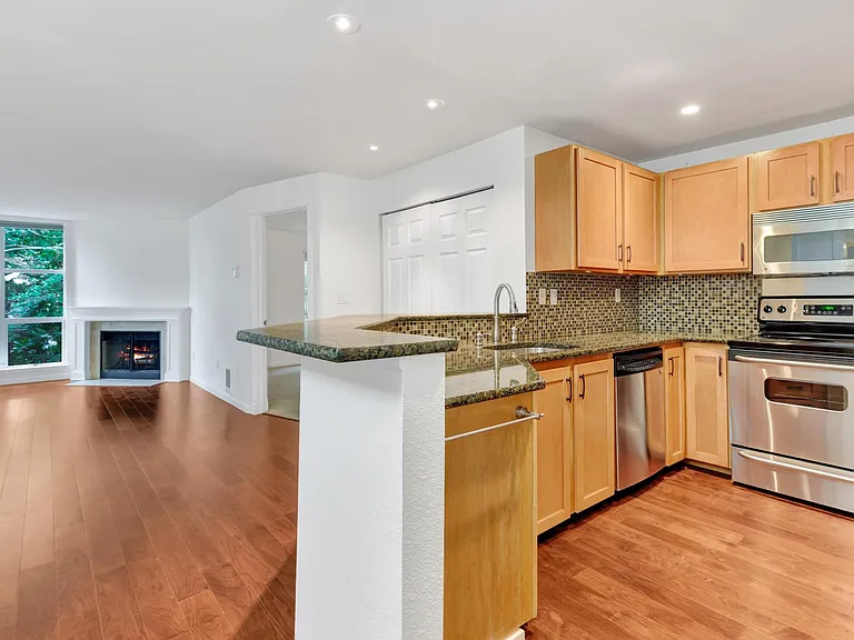 424 102nd Ave SE #107 — Photo 2
