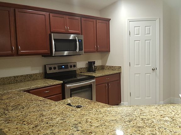 5th image of 117 Maple Dr