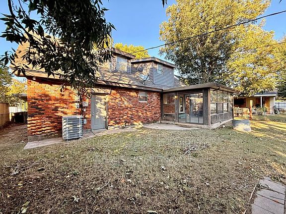 2nd image of 1132 SW 61st St