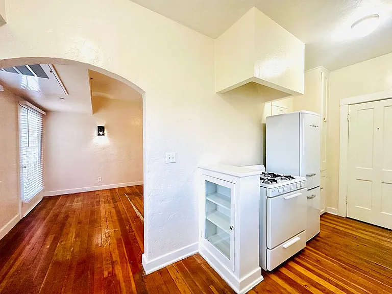 Don Martin Historic Apartments! — Photo 25
