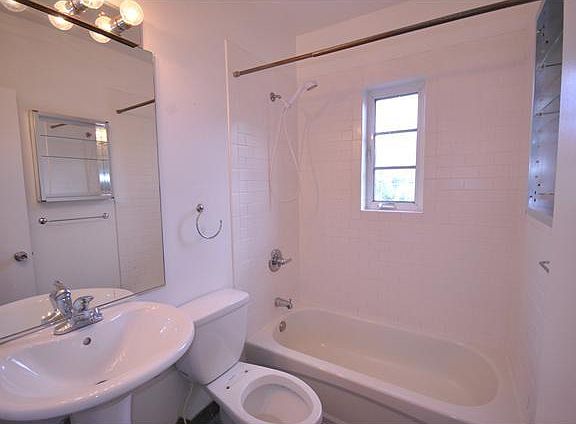 4th image of 1007 Bay Dr APT 204