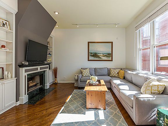 4th image of 2243 N Greenview Ave #B