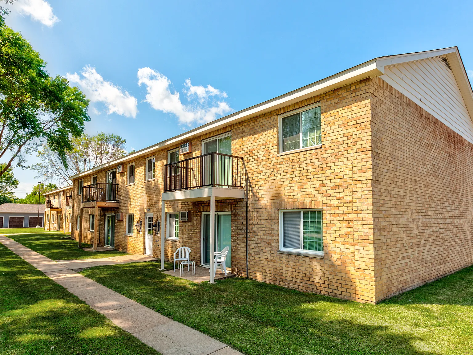 Apple Villa Apts. — Photo 4