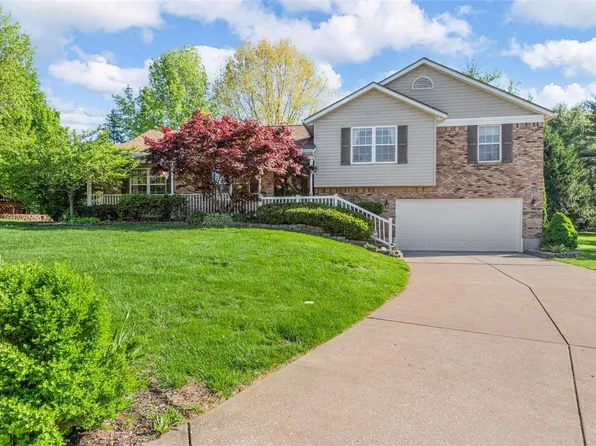 4 Sailmast Ct, Lake Saint Louis, MO 63367