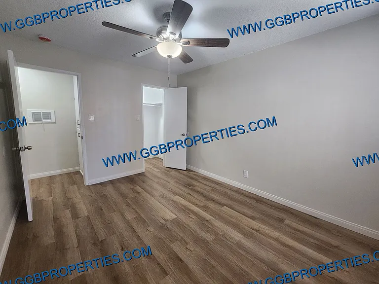727-741 Orizaba Ave — Photo 20