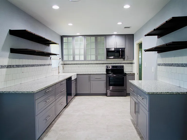 231 Addax Dr — Photo 3