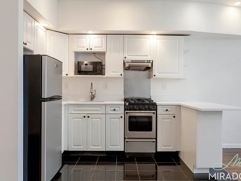 37 W 16th St #3R — Photo 2