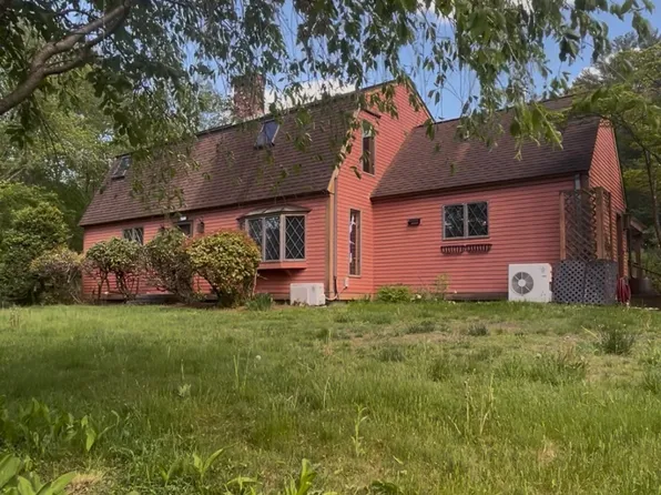 72 Mile Ln, Ipswich, MA 01938