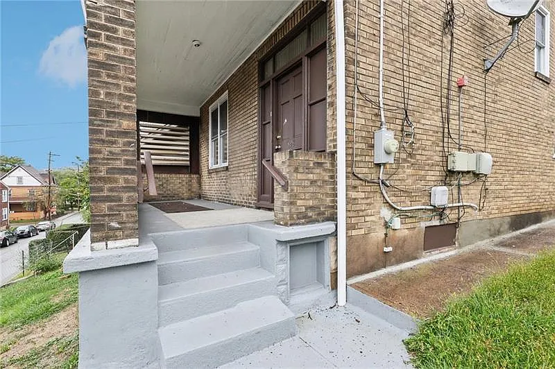 5 bed, 1943 sqft, $2,514 — Photo 3