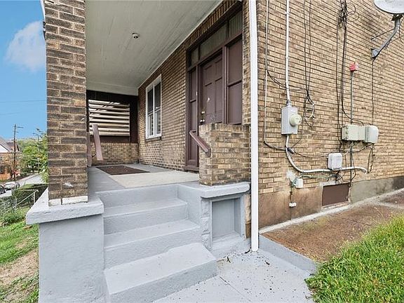 3rd image of 328 James St