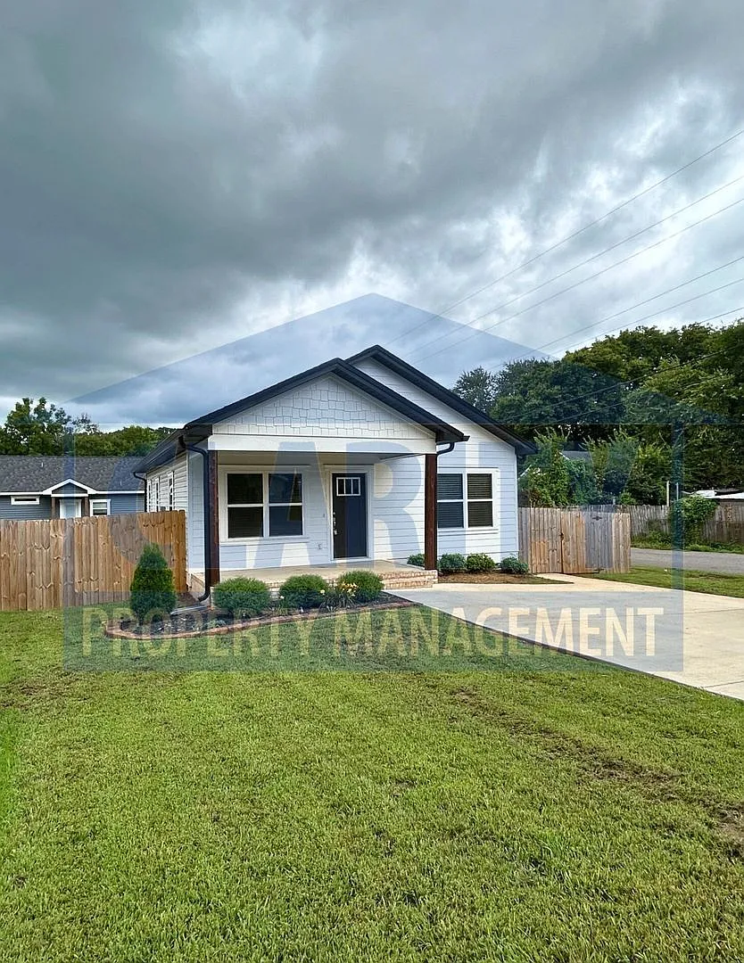 Three bedroom single level home! — Photo 1