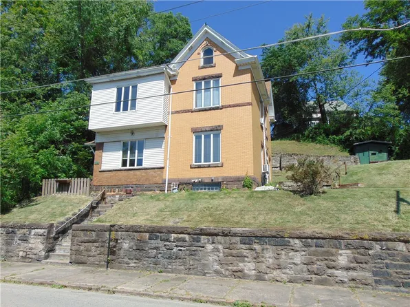 279 E Fairview Ave, Connellsville, PA 15425