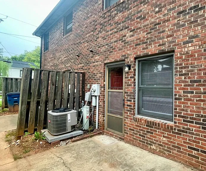 260 Kelly St — Photo 13
