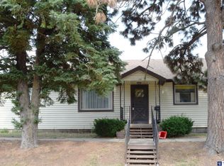 208 S Cherry St, Friend, NE 68359