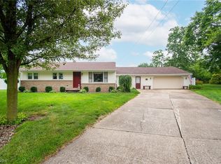 29 Deeringwood Dr, New Middletown, OH 44442