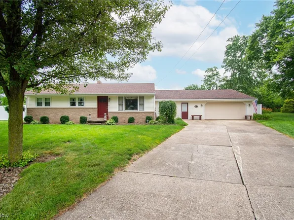 29 Deeringwood Dr, New Middletown, OH 44442