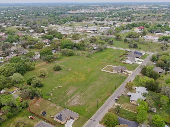 113 Live Oak St, Gonzales, TX 78629