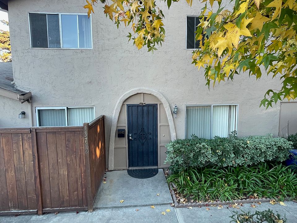 Great location, Feels like single family home