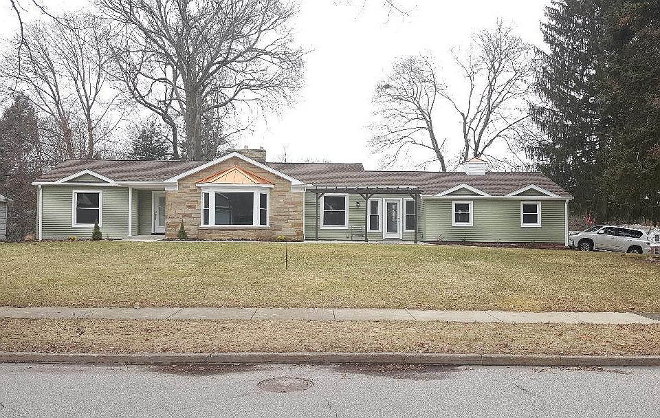 1st image of 3155 Highland Dr
