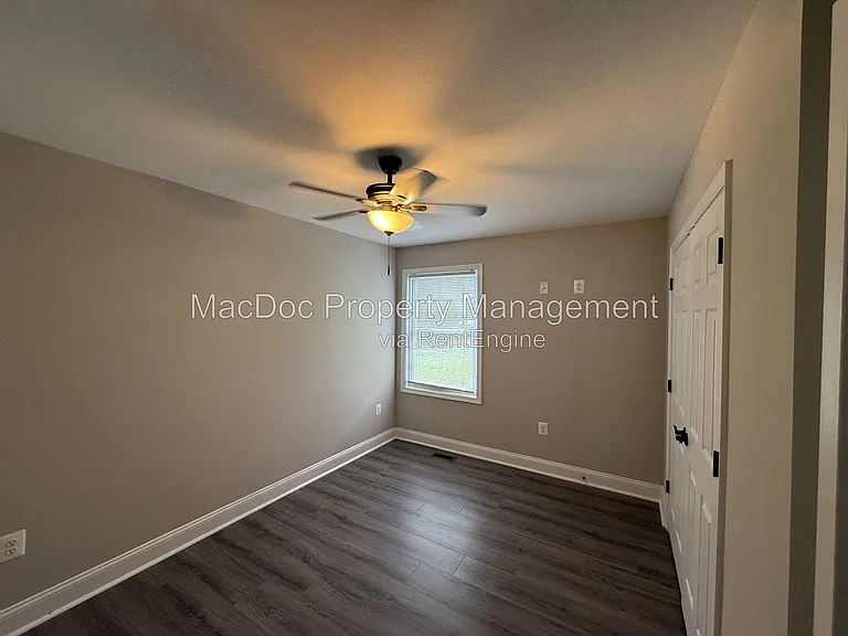 77 Lakeview Dr — Photo 16
