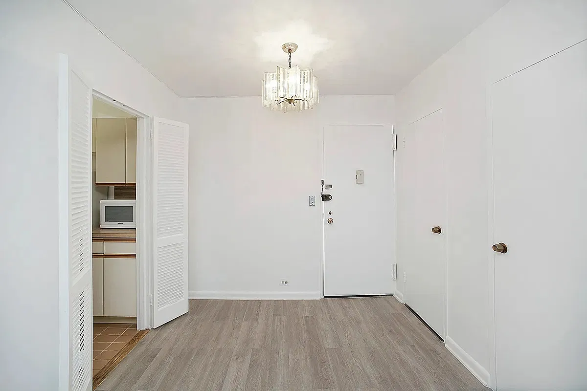 77 West 55th Street — Photo 3