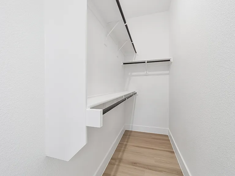 A3-Agave - Walk-in Closet A3-Agave - Walk-in Closet
