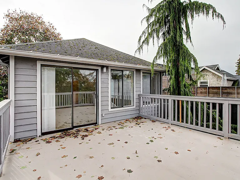 Upstairs deck, facing primary bedroom