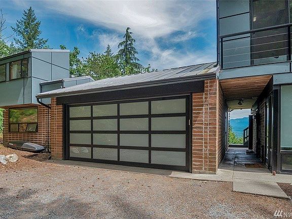 3rd image of 2710 294th Ave NE