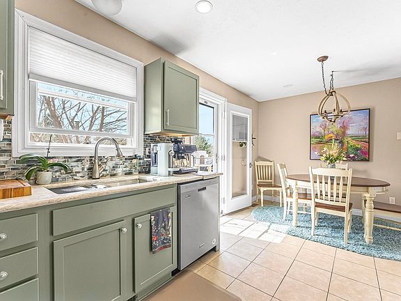 4th image of 8576 King Arthurs Ct