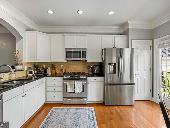 5th image of 2275 Limehurst Dr NE