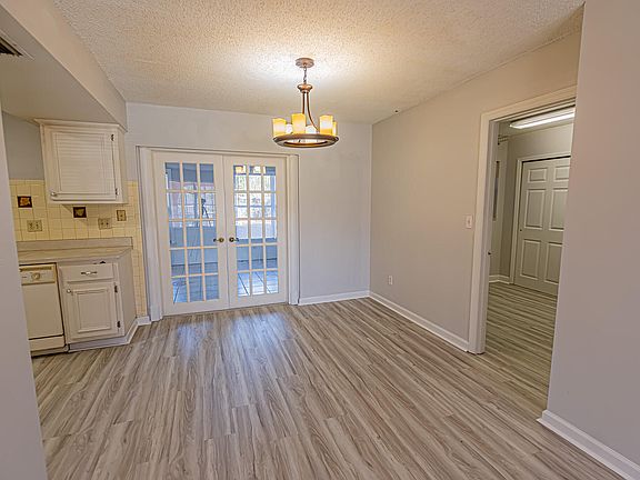 5th image of 425 NE Electra Avenue