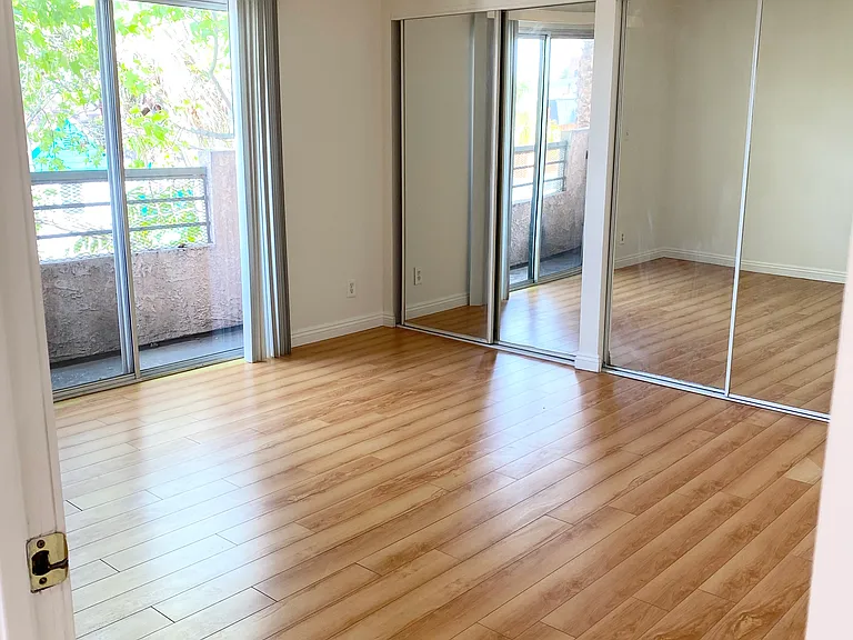 158 N Normandie Ave #201 — Photo 4