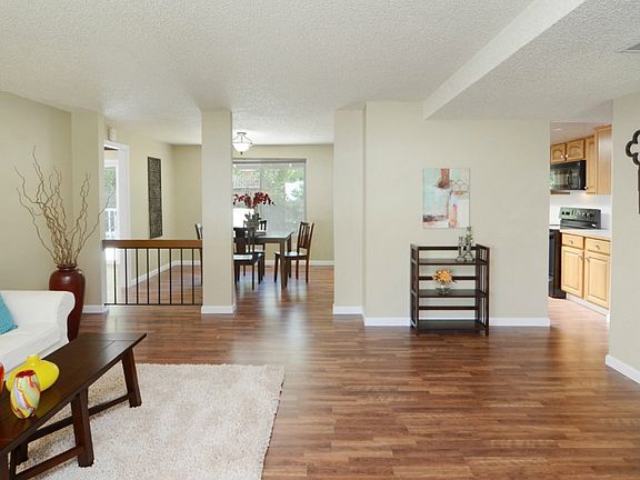5th image of 131 NE Mulberry Ln