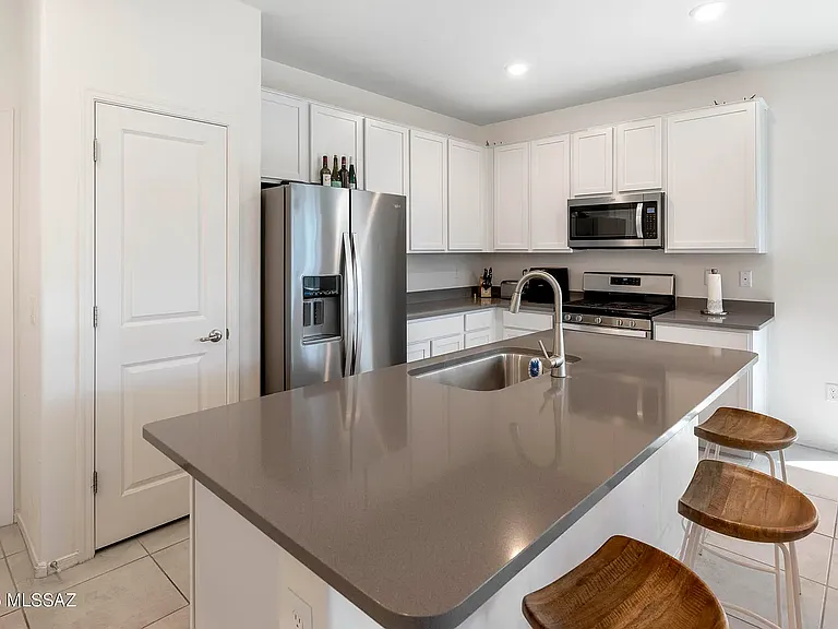 1032 E Descent St — Photo 16