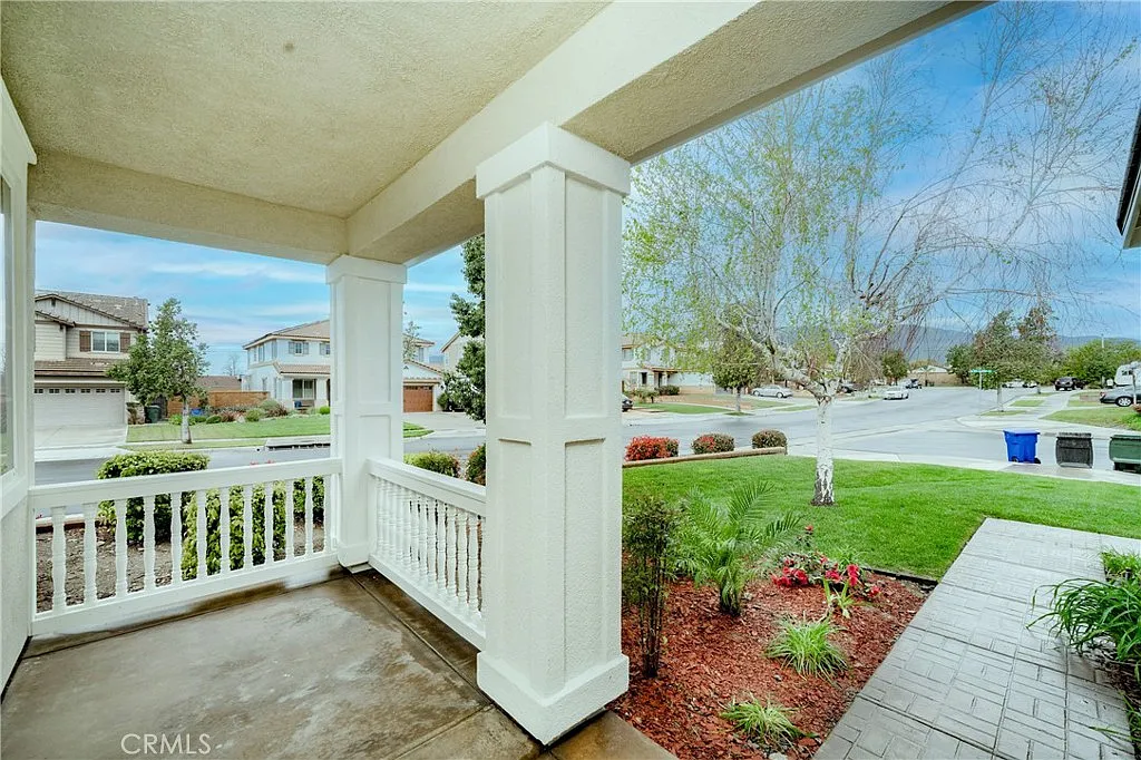 5 bed, 2833 sqft, $3,900 — Photo 2
