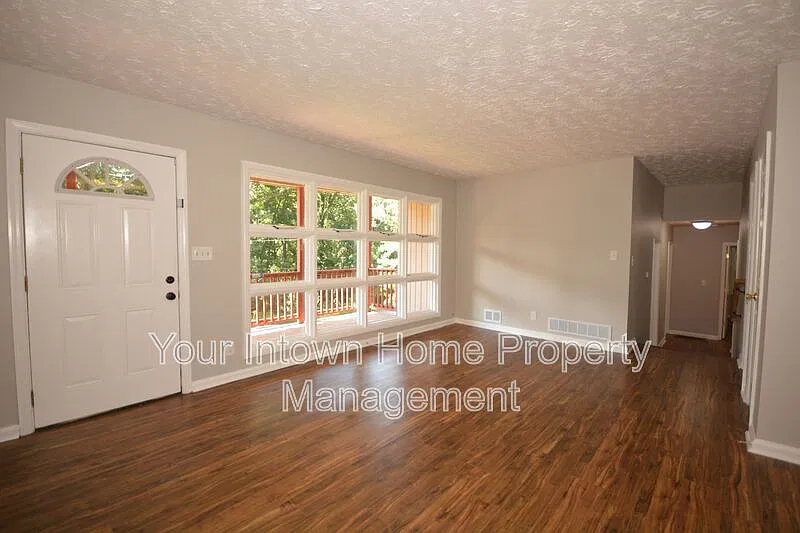 3 bed, 2.0 bath, 1296 sqft, $1,795 — Photo 1