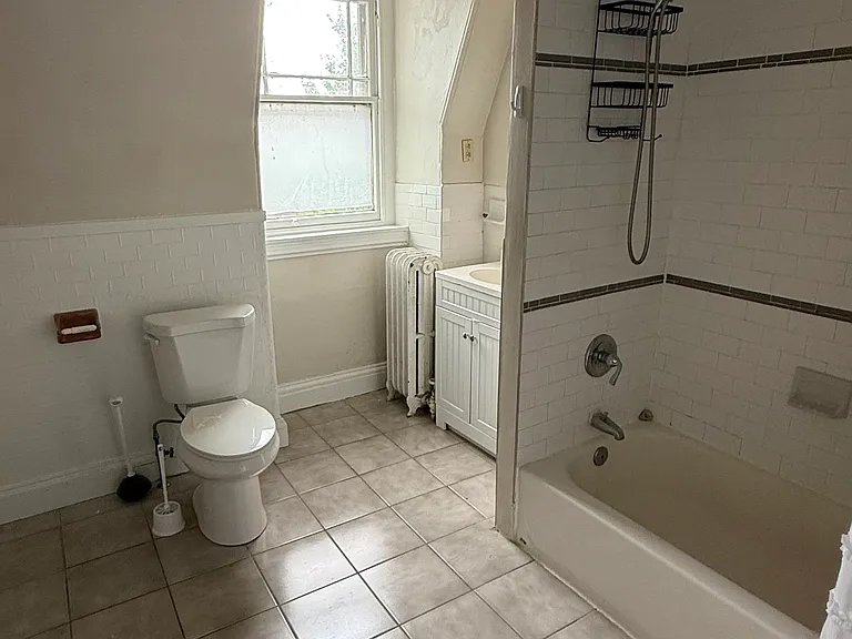 318 S 42nd St #5 — Photo 6