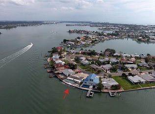 324 176th Avenue Cir, Redington Shores, FL 33708