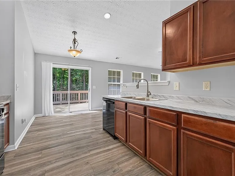 437 Waterbury Way — Photo 23