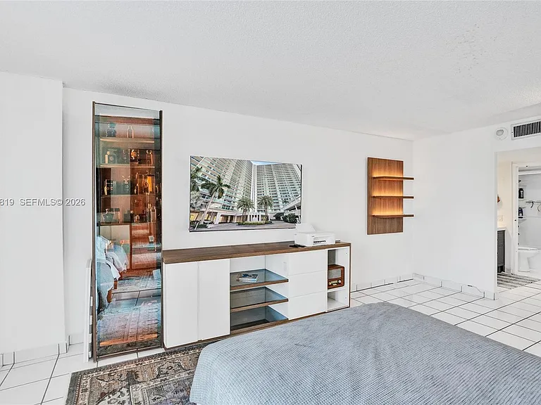 100 Bayview Dr #401 — Photo 18
