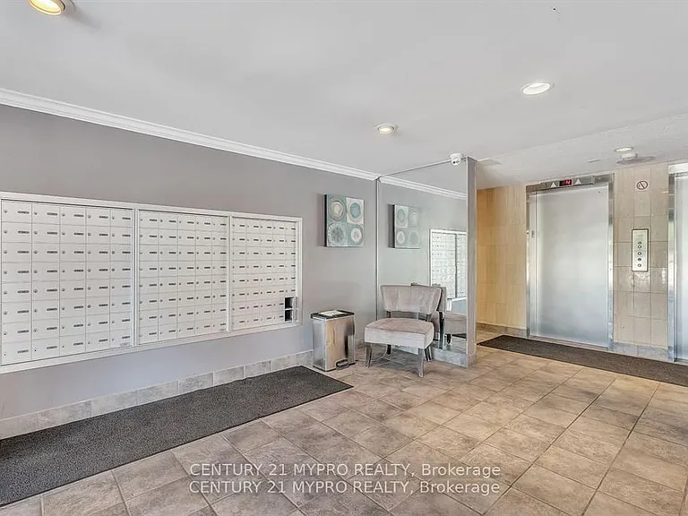 600 Grenfell Dr #410 — Photo 4
