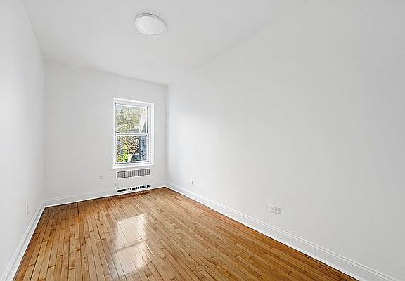 3rd image of 209 E 60th St APT D2