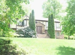 2 Van Ness Dr, Towaco, NJ 07082