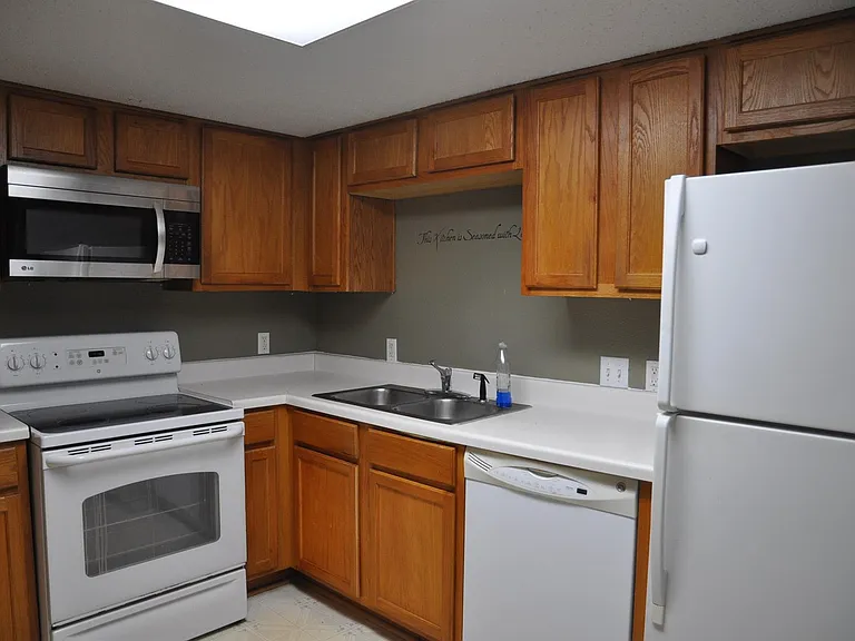 3754 Tanglewilde St #C16 — Photo 6