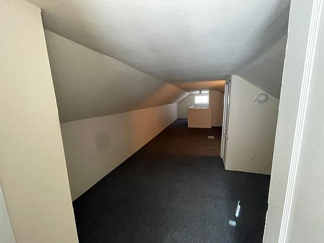231 E Victoria St — Photo 17
