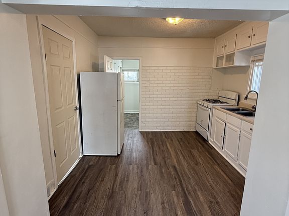 4th image of 40 Atwater St