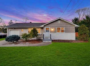 20 Yale Dr, Hampton Bays, NY 11946