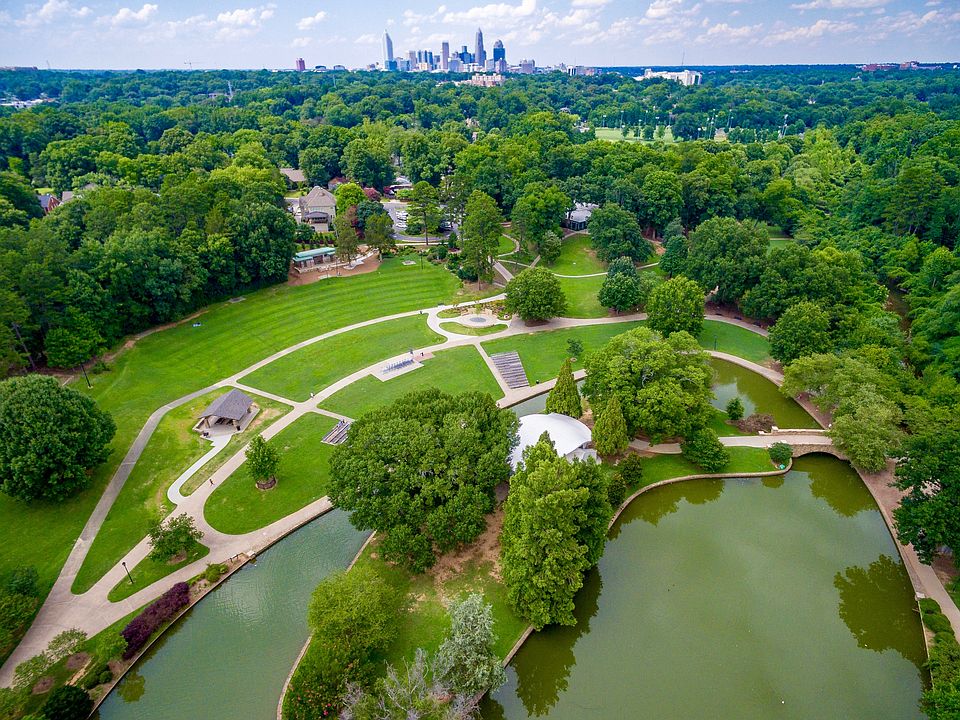 3 Min Walk to Freedom Park!