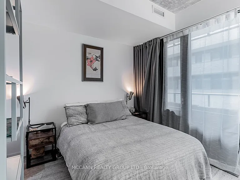 161 Roehampton Ave #332 — Photo 16